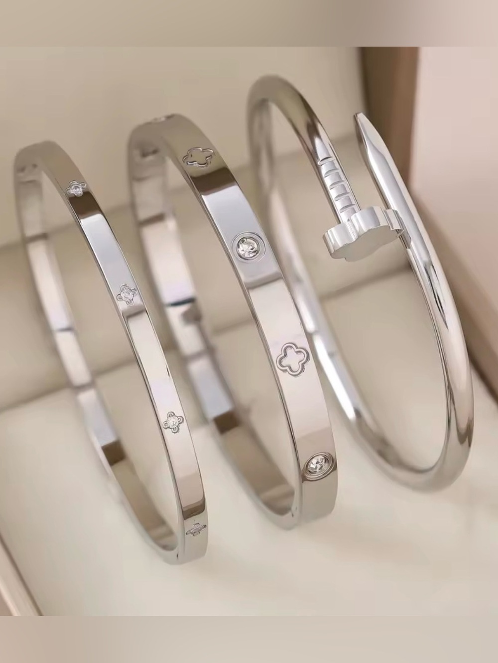 3 ps Elegant Silver-Tone Bangle Bracelet Set. Stainless Steel Stackable Bracelet